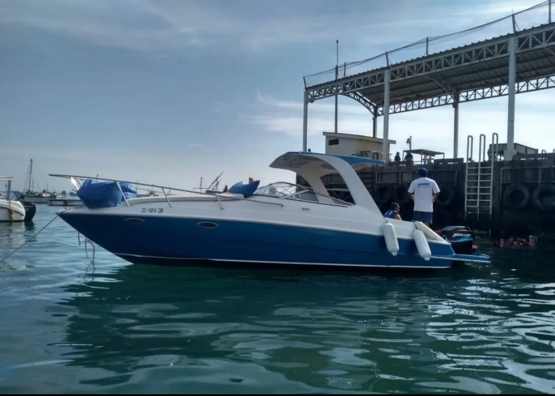 Yate La Preferida en el muelle de Los Órganos