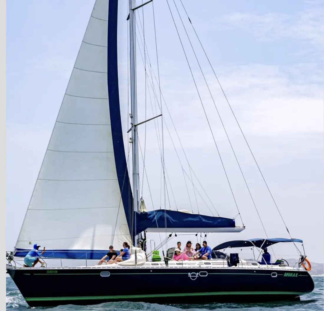 Velero Premium navegando en Los Órganos